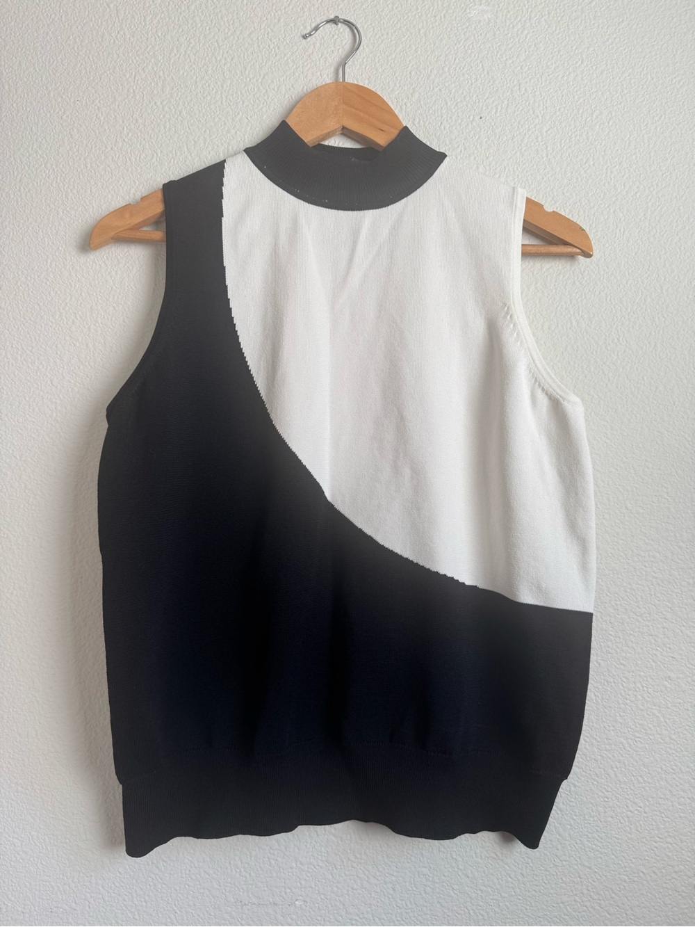 Worthington Black & White Curved Colorblock Mock Neck Tank
